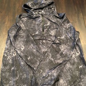 Women’s Under Armour Light weight wind pullover